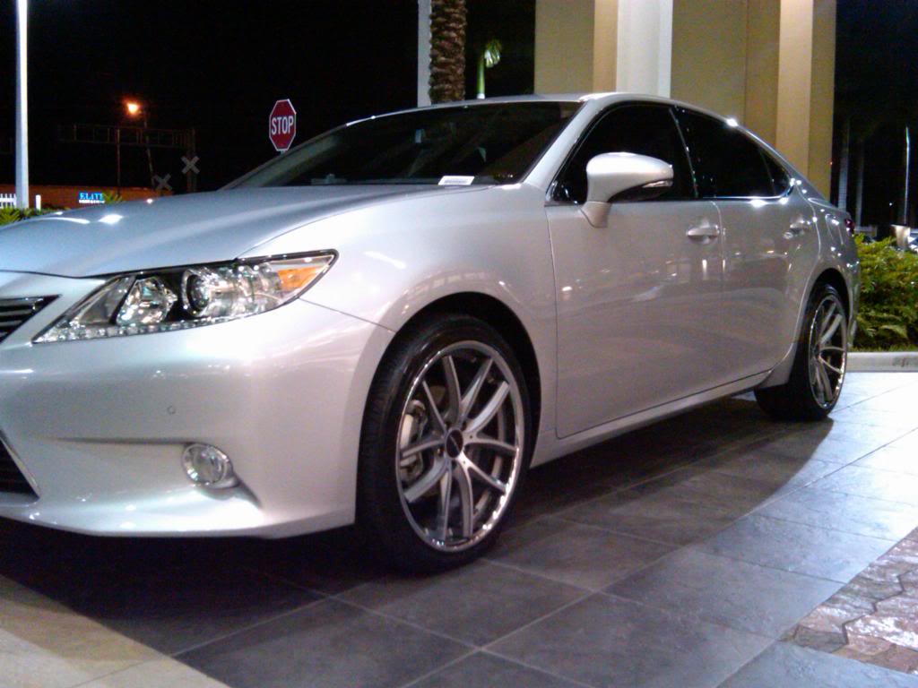 2013 Lexus ES350 with 20-inch Lorenzo WL199 Wheels