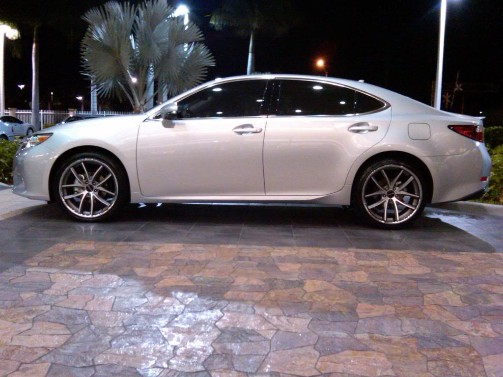 2013 Lexus ES350 with 20-inch Lorenzo WL199 Wheels