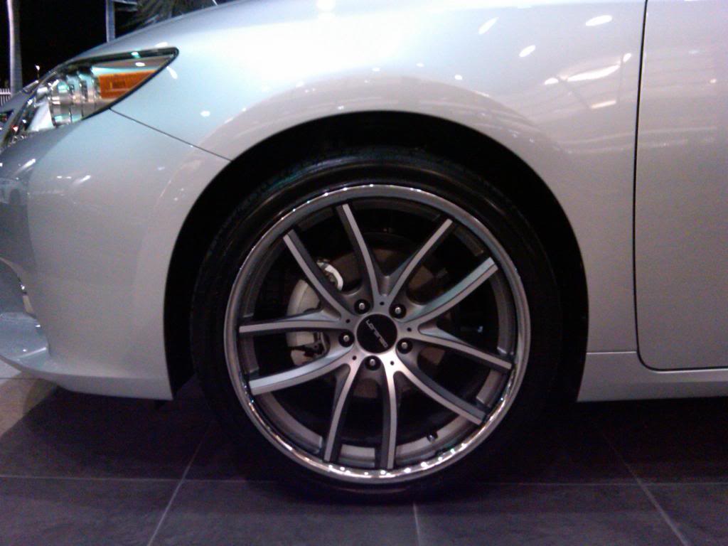 2013 Lexus ES350 with Lorenzo WL199 Wheels