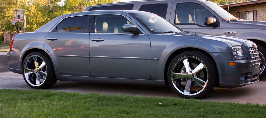 Chrysler 300 SRT-8 Staggered wheel and Tire Packages KMC Wheels