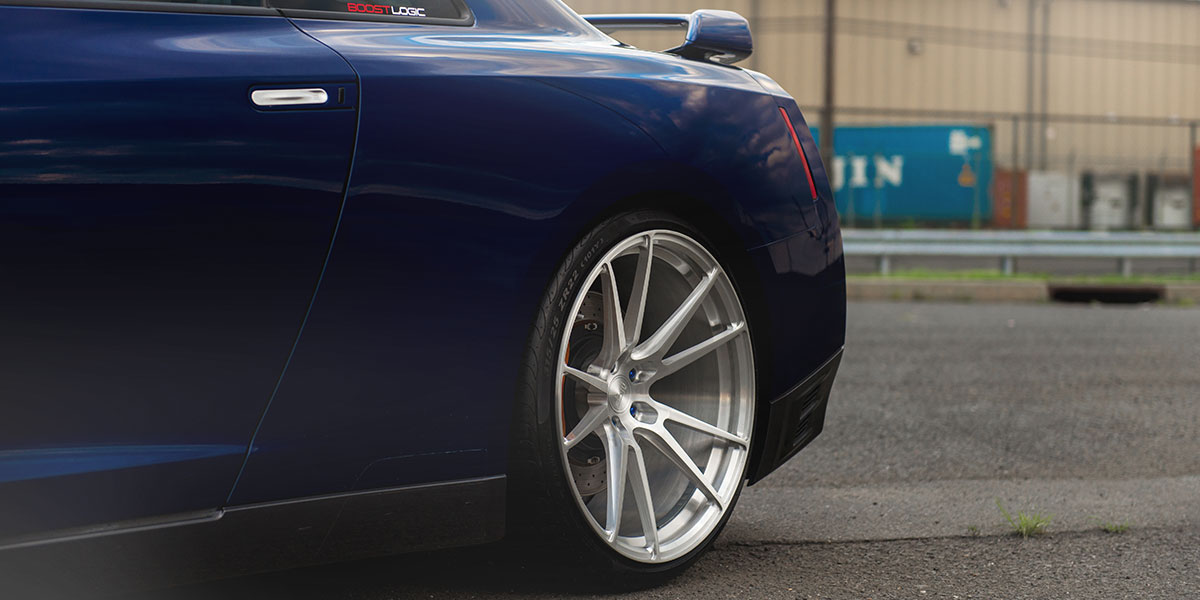 Nissan GT-R Niche Grand Prix Wheels