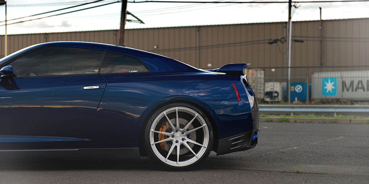 Nissan GT-R Niche Grand Prix Wheels