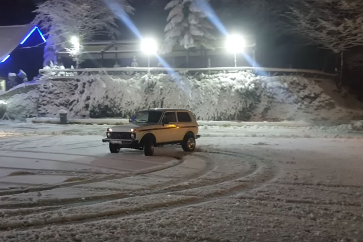 Lada Niva Chrome Wheels Snow Donuts