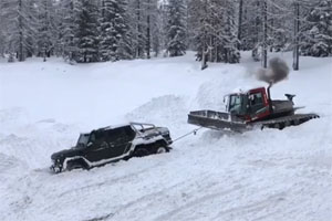 Mercedes-Benz G63 AMG 6x6 stuck