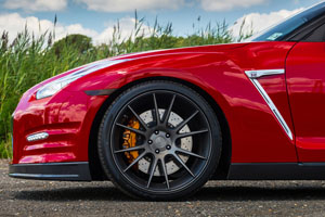 Nissan GT-R Niche Vicenza Wheels