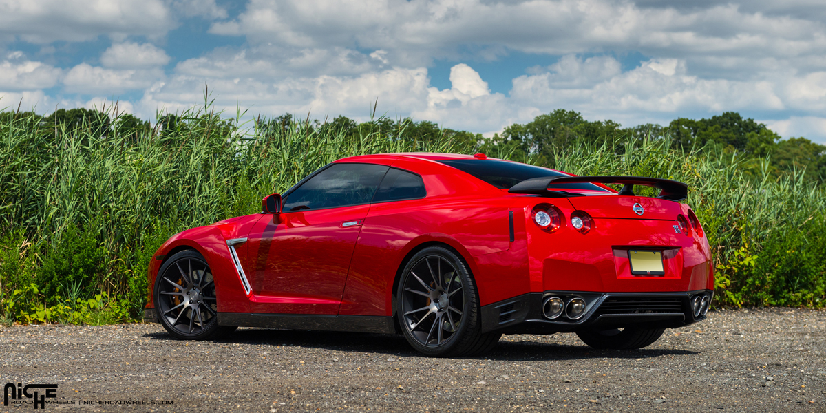 Nissan GT-R Niche Vicenza Wheels