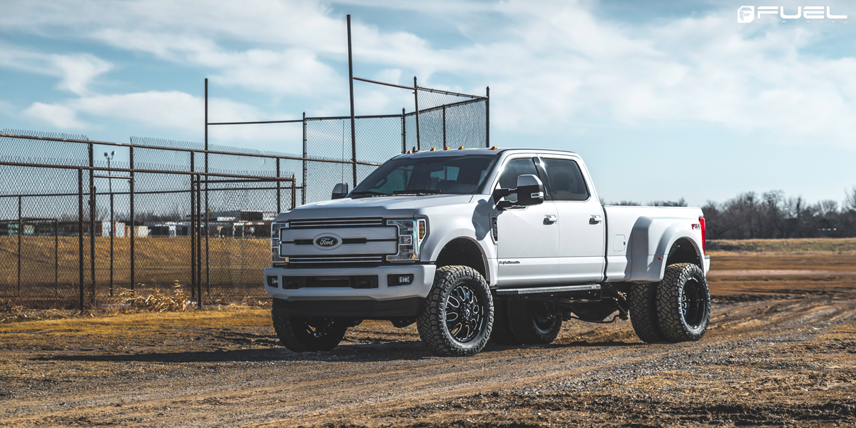 Ford F-350 Super Duty with Fuel FF19D Wheels