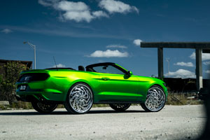 Ford Mustang with DUB Trance – S826 Wheels