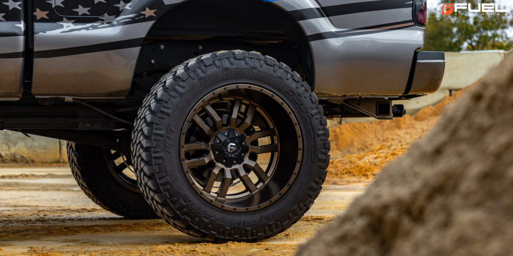 Ford F-250 Super Duty with Fuel Sledge – D631 Wheels