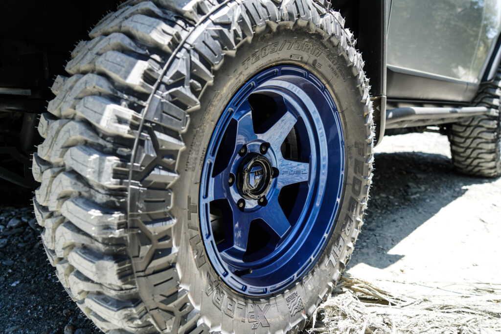 Toyota FJ Cruiser with Fuel Shok – D665 wheels