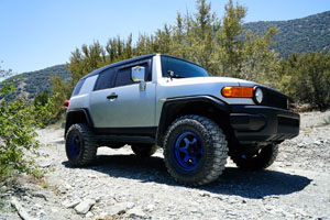 Toyota FJ Cruiser with Fuel Shok – D665 wheels